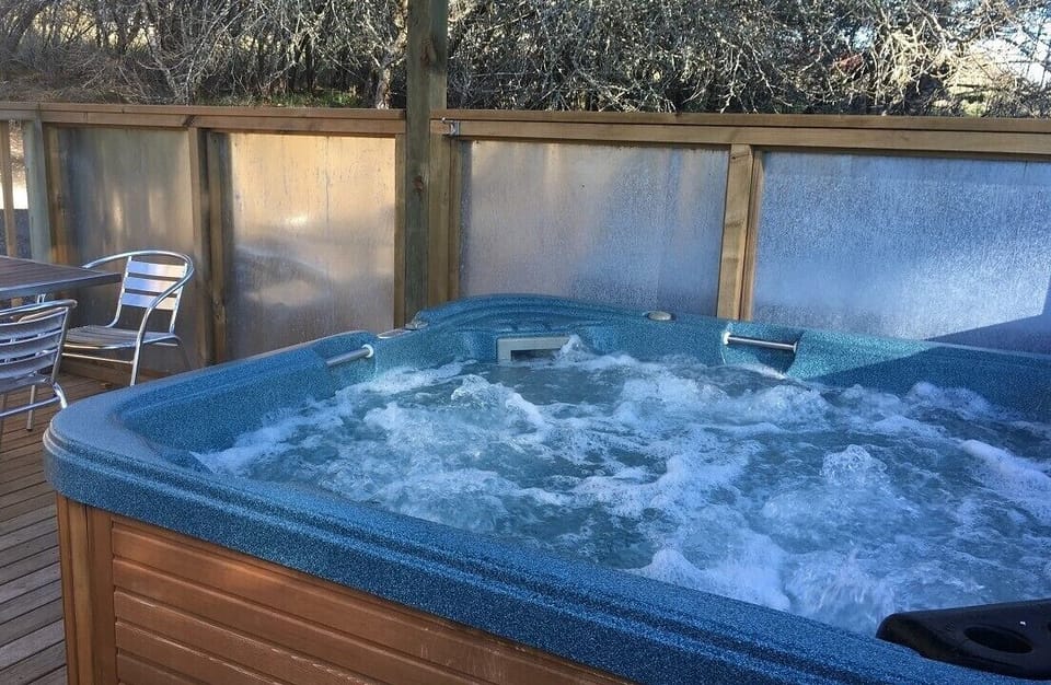 8 seat hot tub