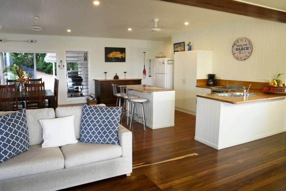 Seasons at South Mission Beach - Living, dinning room & kitchen