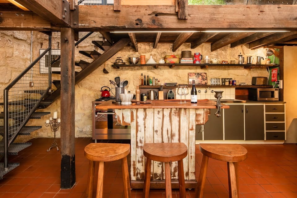 Looks beautifully rustic yet is well equipped. All you need to cook up a storm 