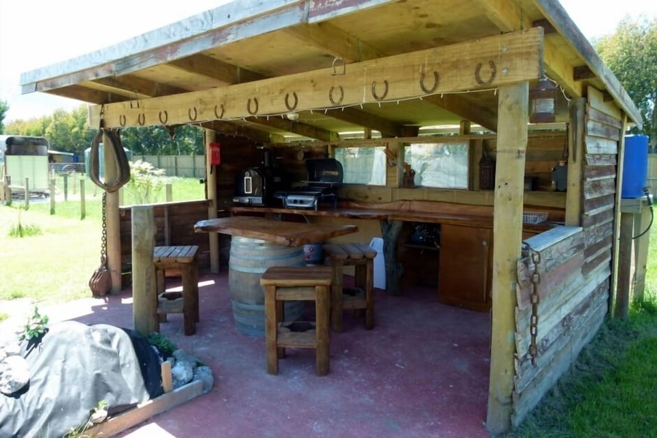 House Truck - barbecue building
