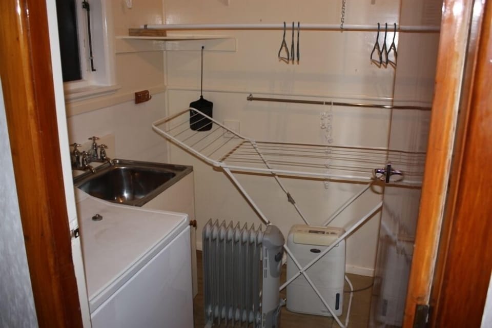 Laundry/Drying,heater/dehumidifyer, washingmachine