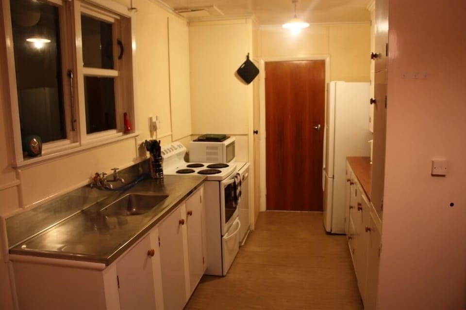Full Kitchen, dishwasher, microwave, large fridge