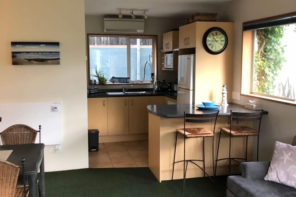 Looking to kitchen area