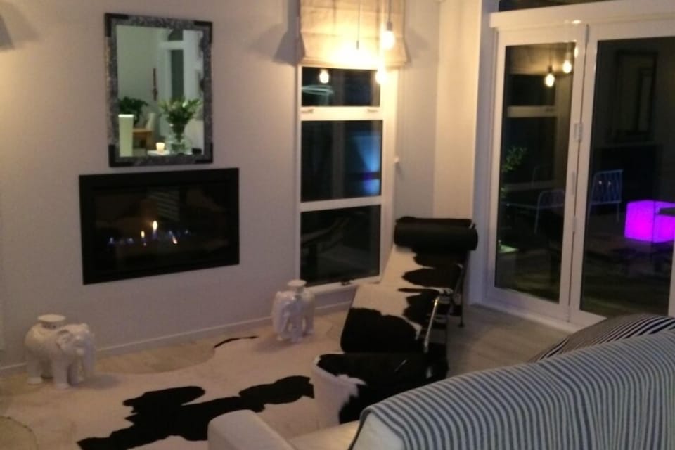 Sunny warm living dining area