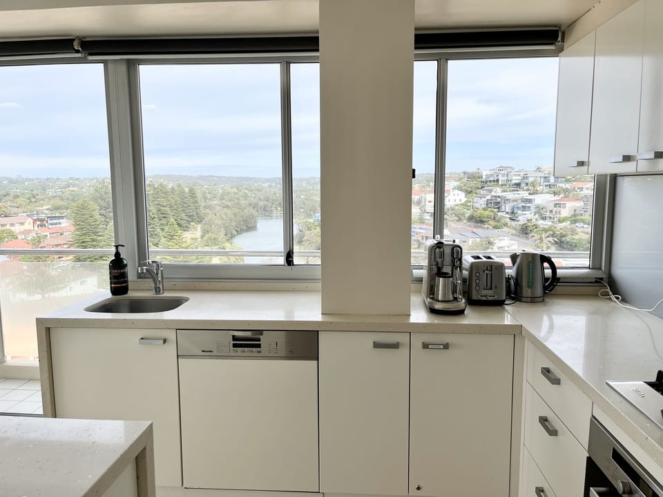 Full kitchen with everything you need, including a coffee machine 