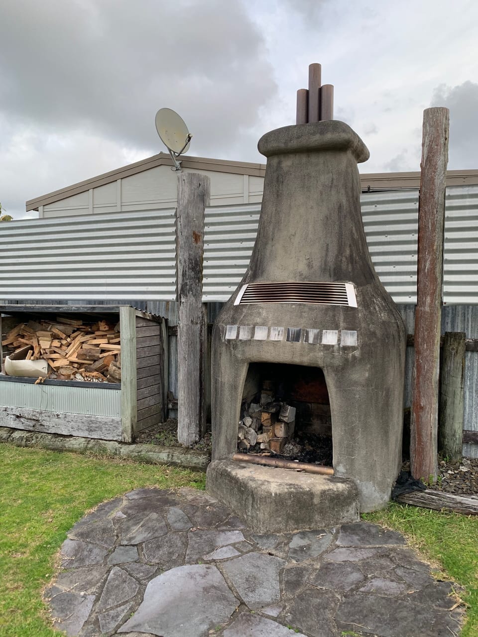Open fire place with hotplate
