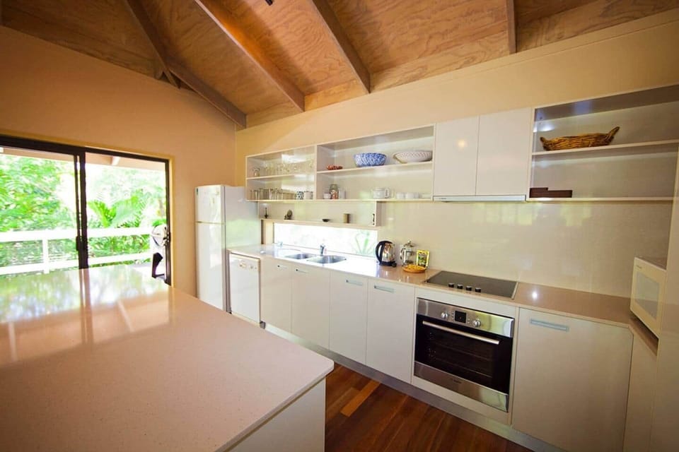 Breeya - Kitchen
