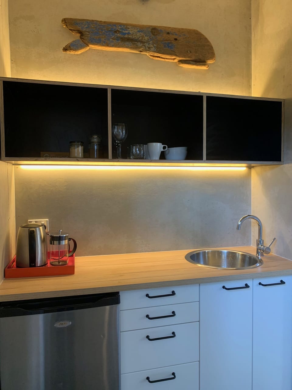 Kitchenette (no cooking facilities)