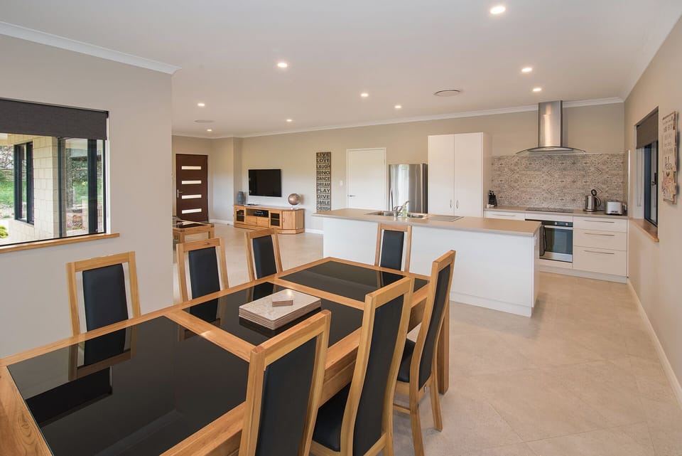 Wongin Chalet dining room