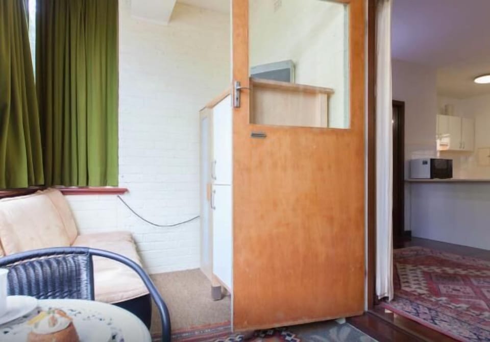 2 min walk to UWA close to CBD (2)