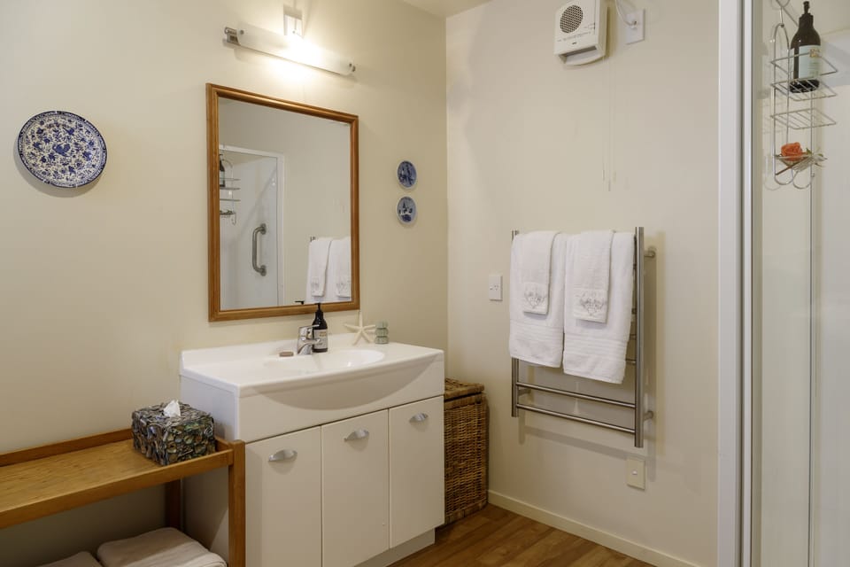 Large Bathroom with laundry attached