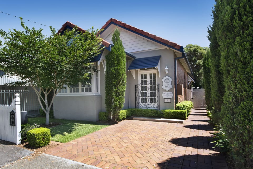 The Grande Chalet welcomes you from the street immediately. 
