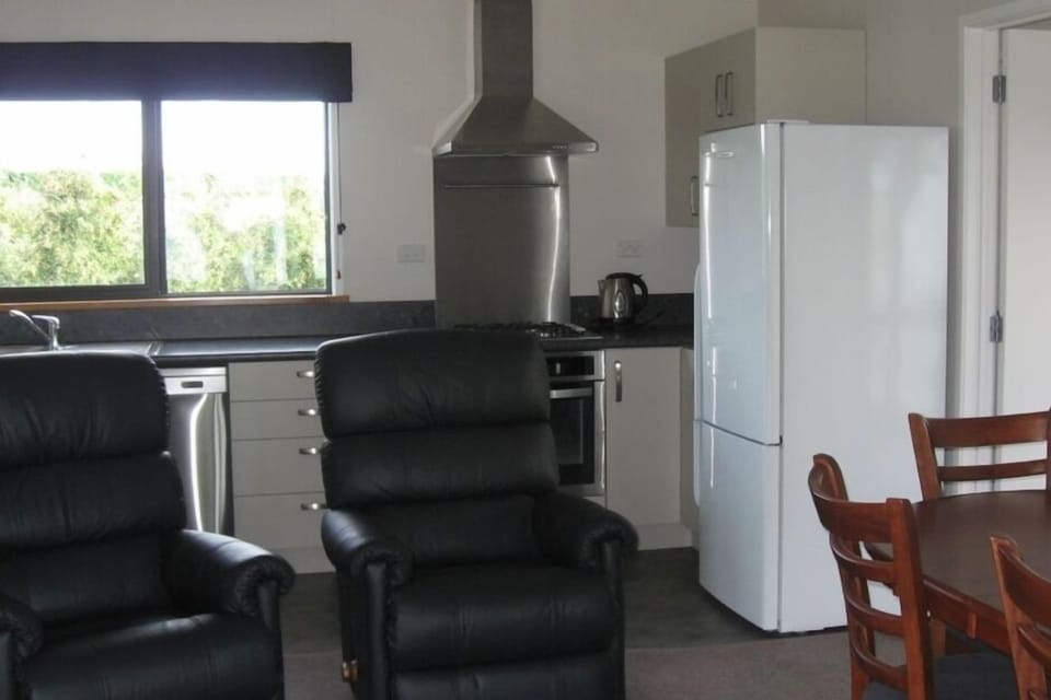 Lounge/dining/kitchen - two bedroom cottage