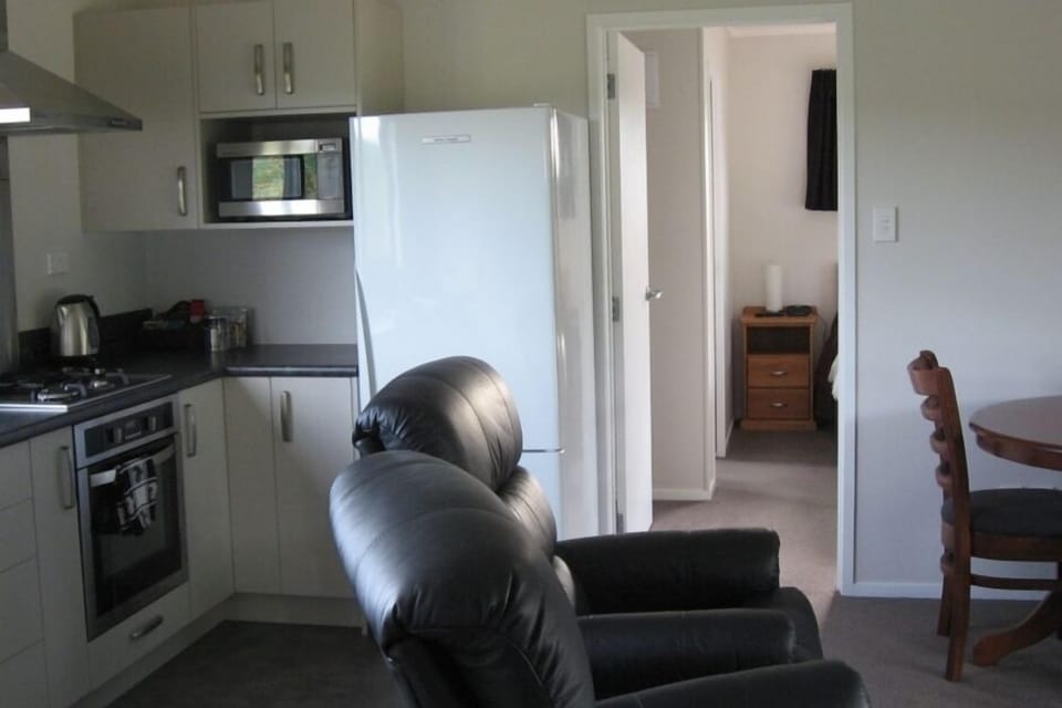 Lounge/dining/kitchen - two bedroom cottage