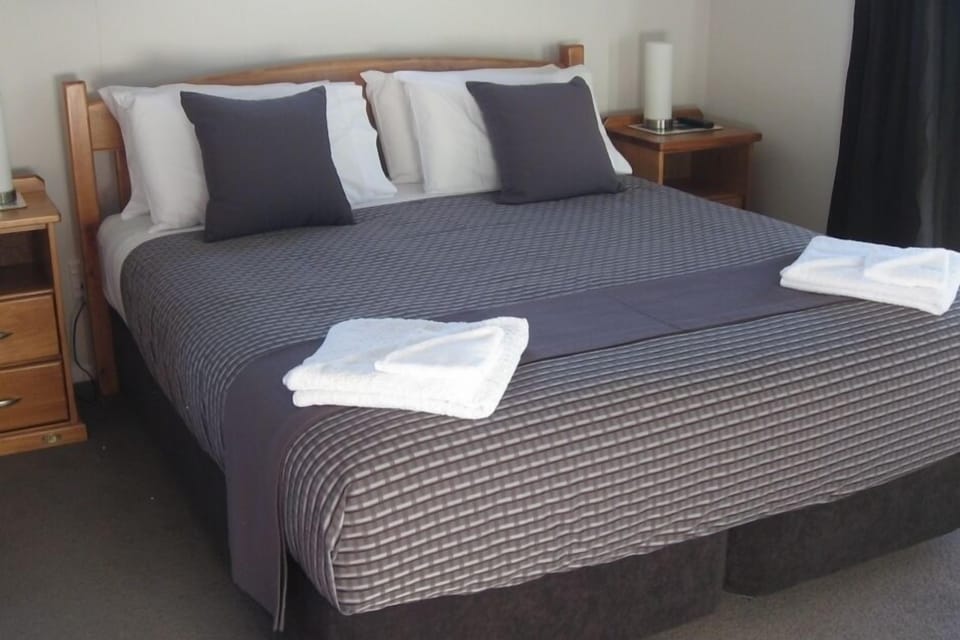 King bedroom with ensuite