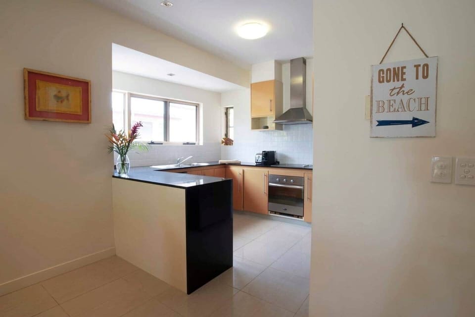 Beach House Apartment No 5 - Fully equipped kitchen