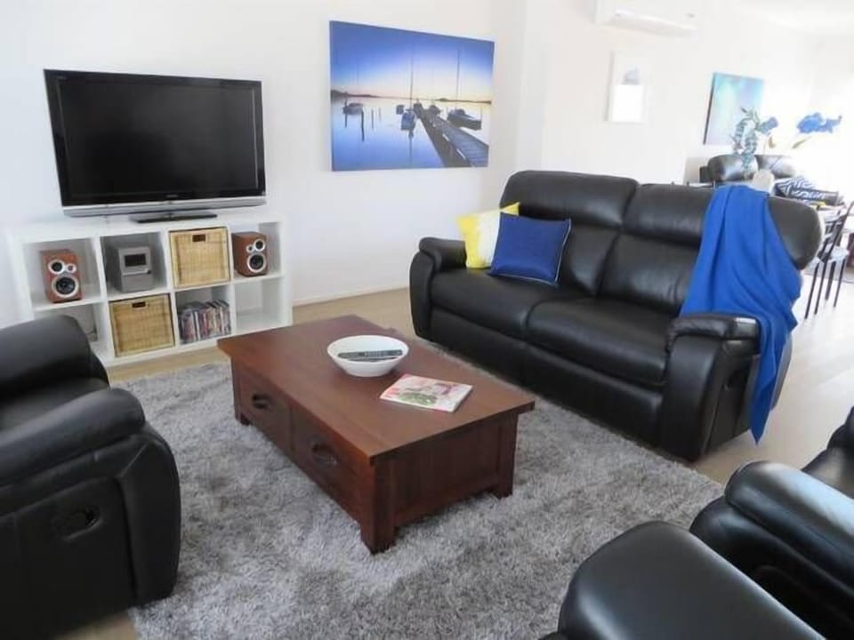 Comfortable reclining couches and chairs