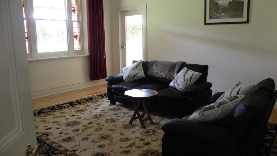 Cosy lounge with to share