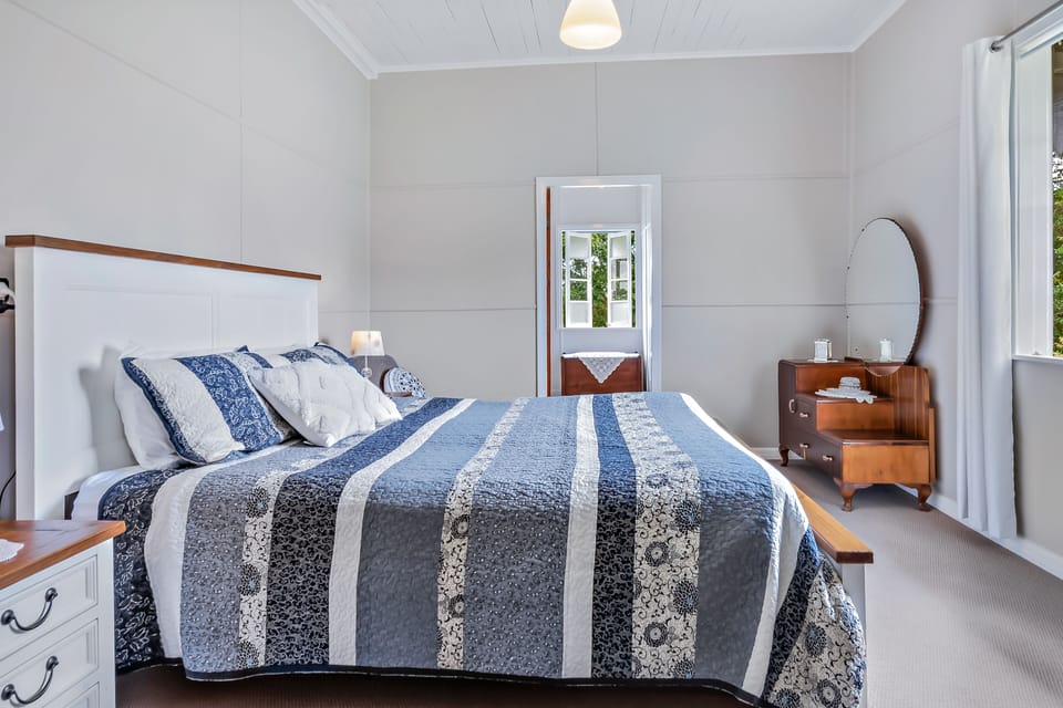 Main bed room, comfortable king size bed