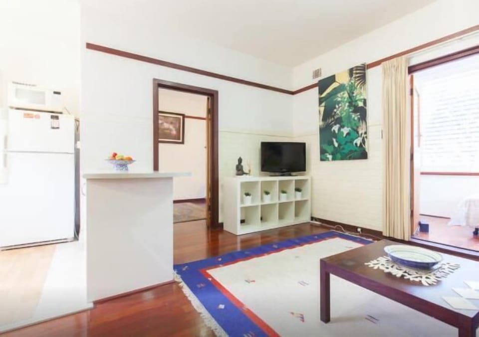 2 min walk to UWA close to CBD (4)