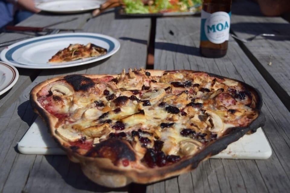 Cook wood fired pizza