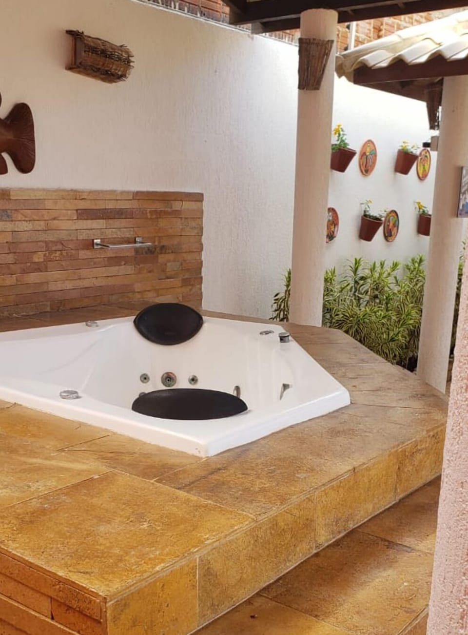 Outdoor spa tub