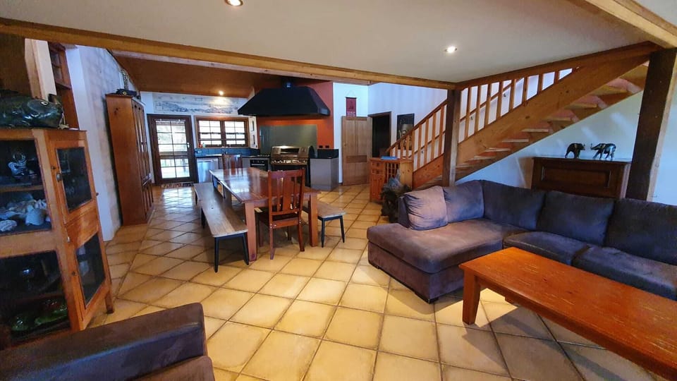 Dining and lounge 2