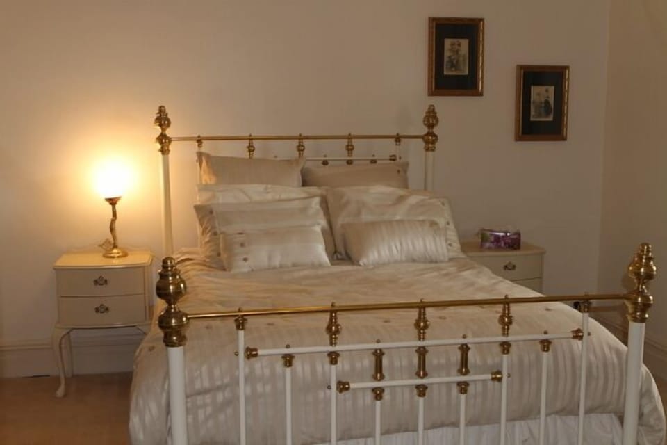 Queen Bedroom