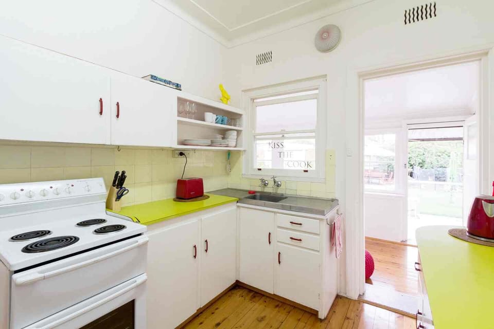 Functional, well-equipped kitchen with Smeg fridge/freezer