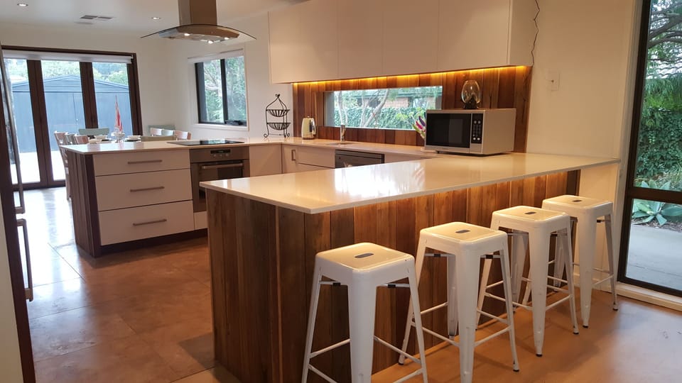 Breakfast Bench with 5 stools