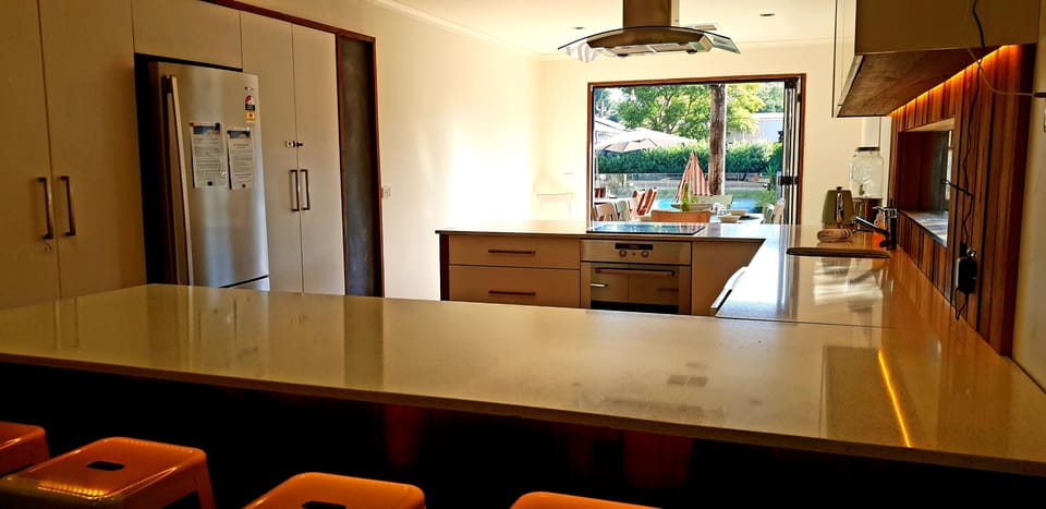 Breakfast bench and kitchen area