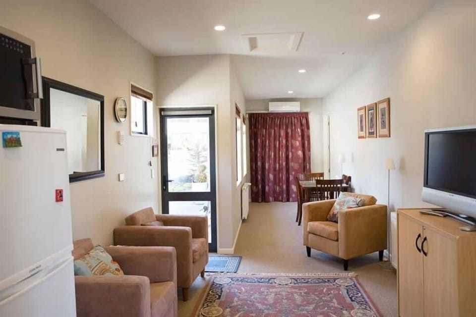 Lounge and kitchenette