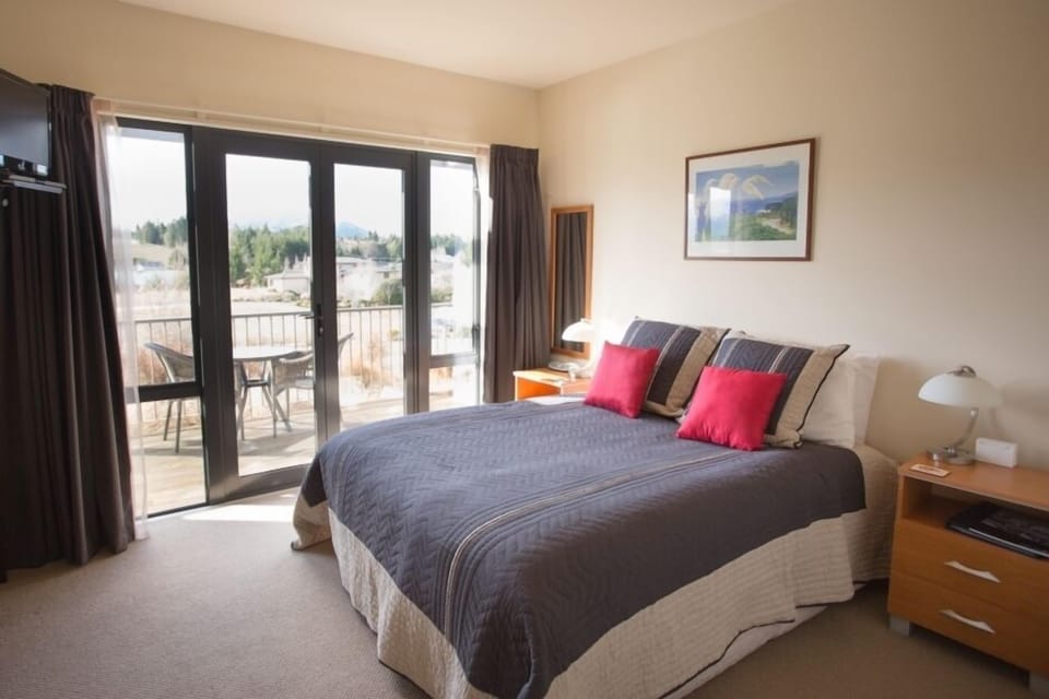 Queen room