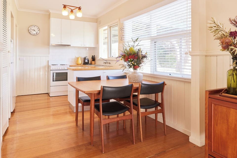 Extendable dining table with four mid century chairs