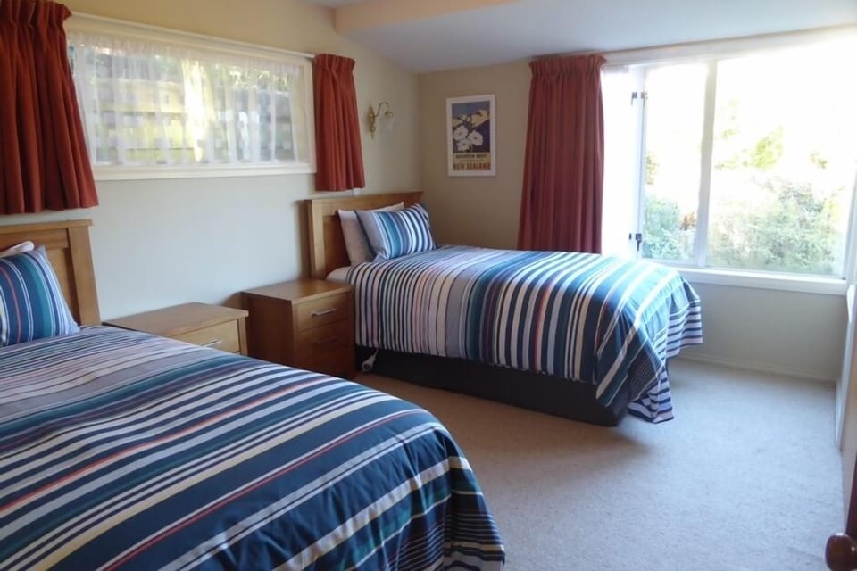 Upstairs Bedroom x2 SK beds
