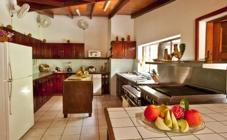 Catering size kitchen , fully staffed with cooks for all meals 7 days a week!!
