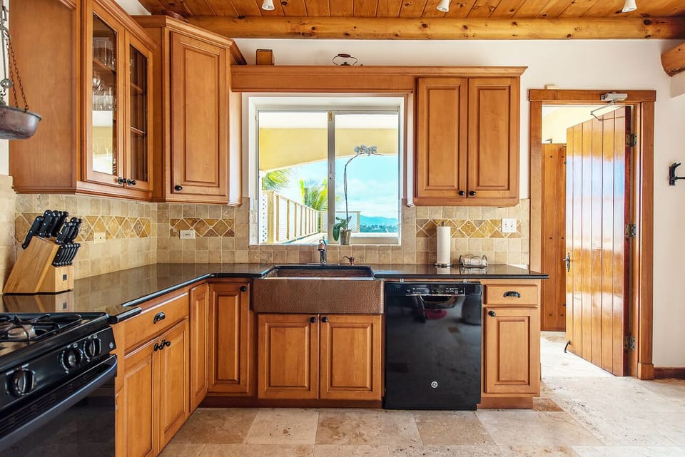 Fully=equipped Modern Kitchen