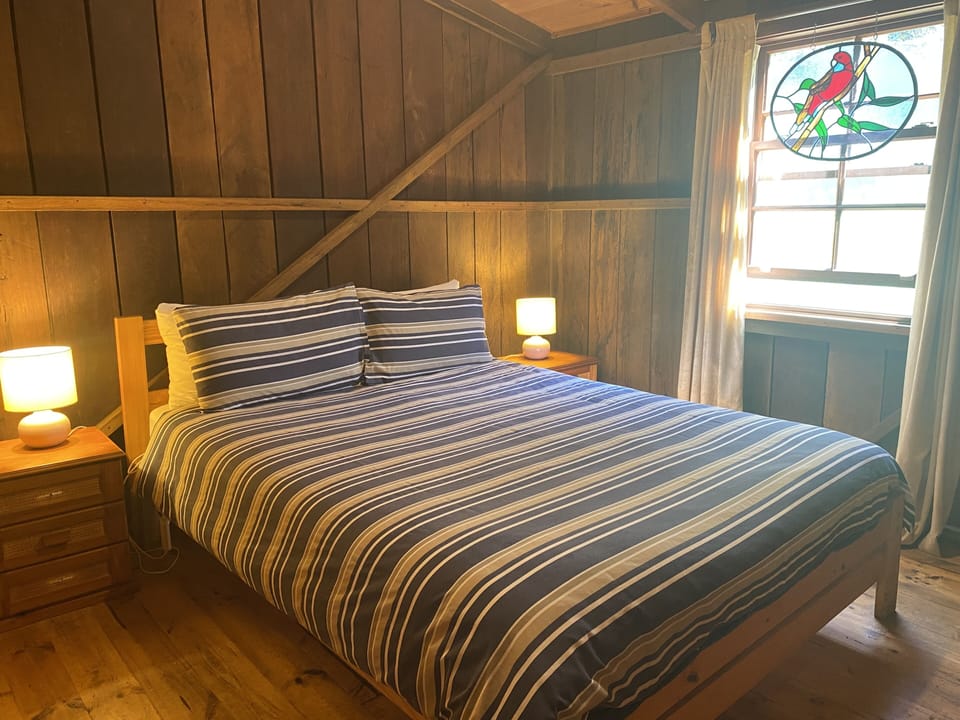 Queen bedroom (bedroom 1)