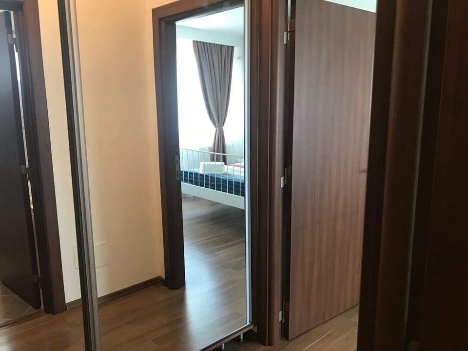 miror wardrobe on the hallway