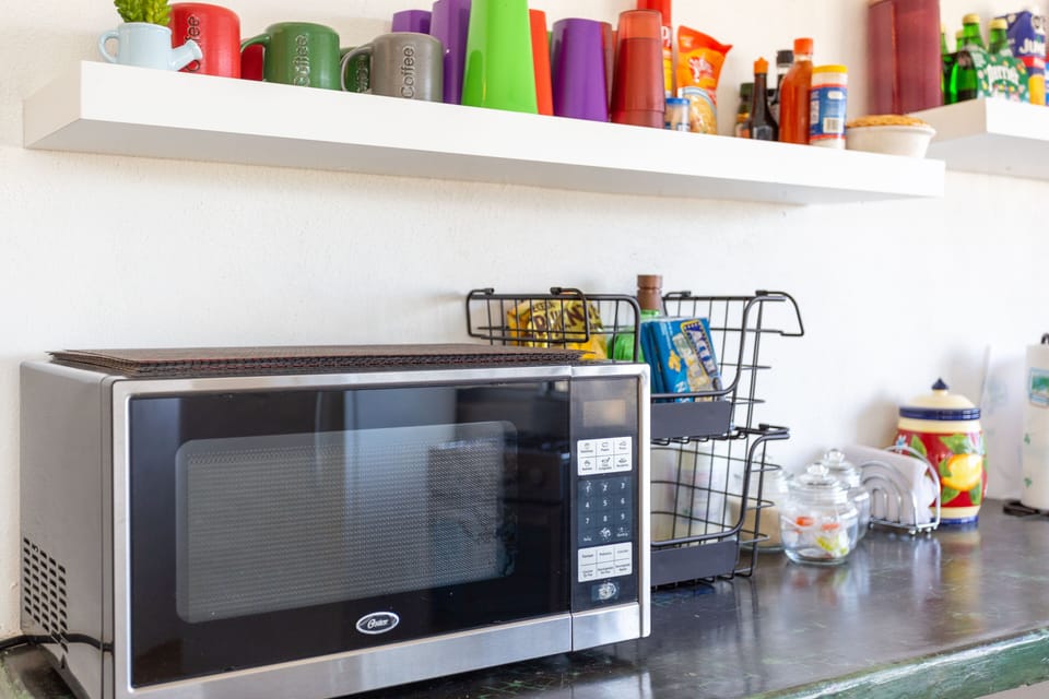 Fully equipped kitchen with microwave, blender, toaster, stove, oven, fridge,etc