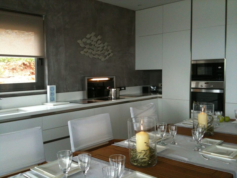 The fully equiped and modern kitchen of the villa accessible to the guests