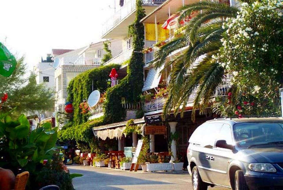 Nearest restaurants 20 meters far away from the Apartment