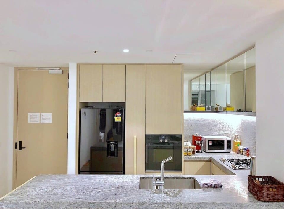 Modern and fully equipped kitchen 