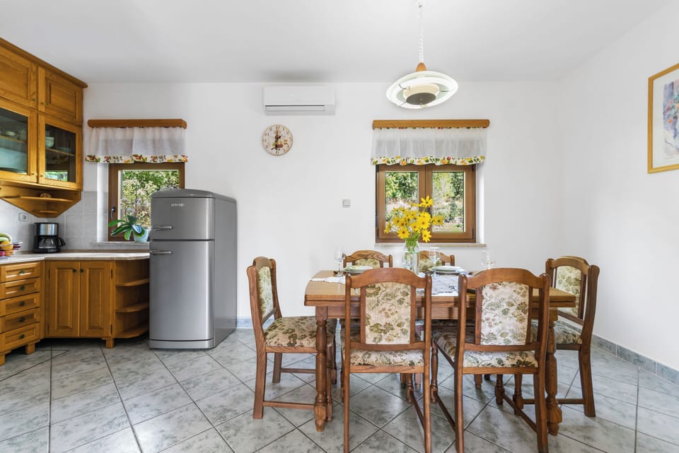 Dining/ room kitchen