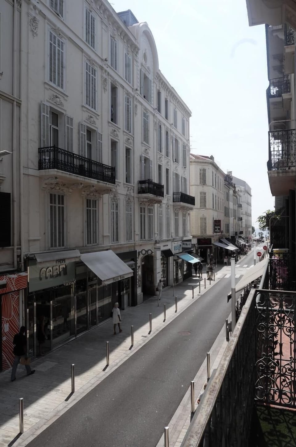 Boulevard de la croisette on the right from balcony view