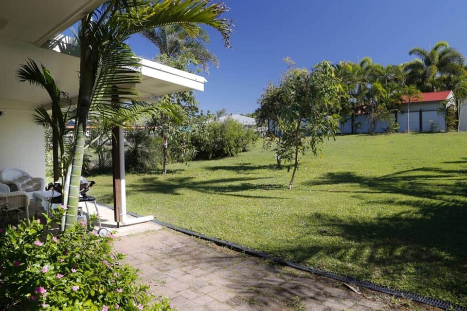 Shalom by the Sea - Backyard