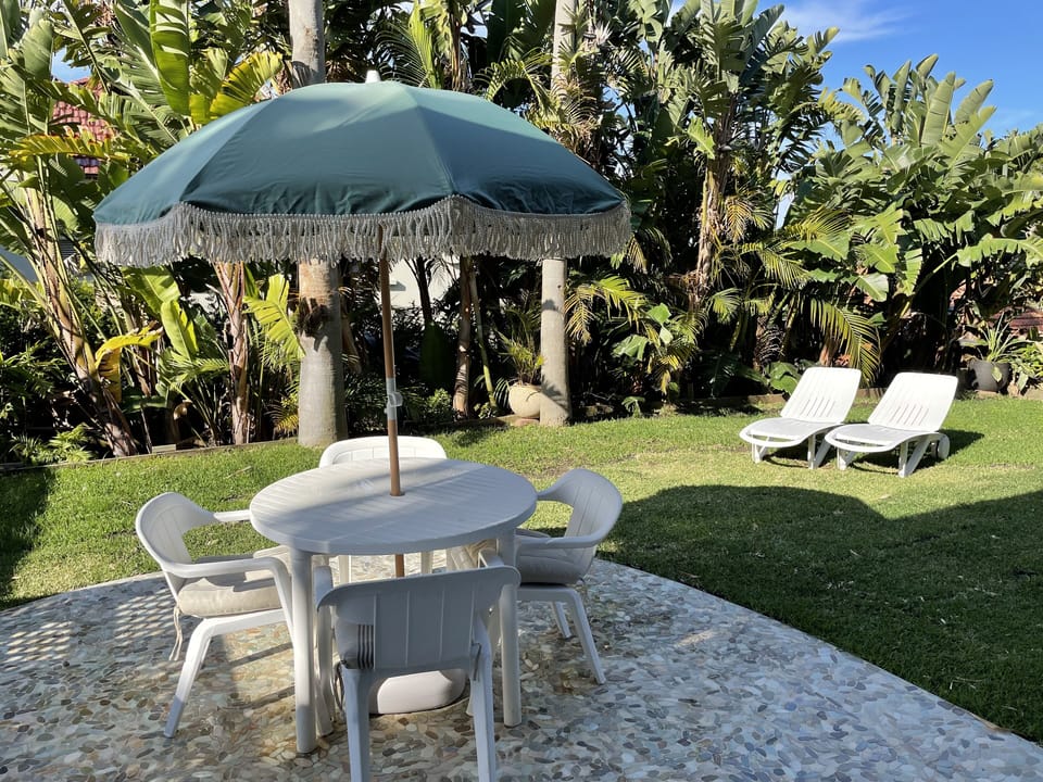 Pebble stone patio with outside dinning and BBQ