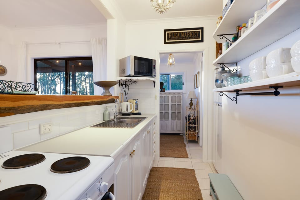 Full kitchen