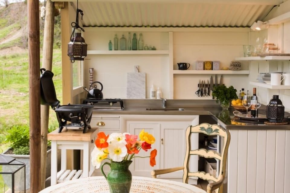 Outdoor kitchen