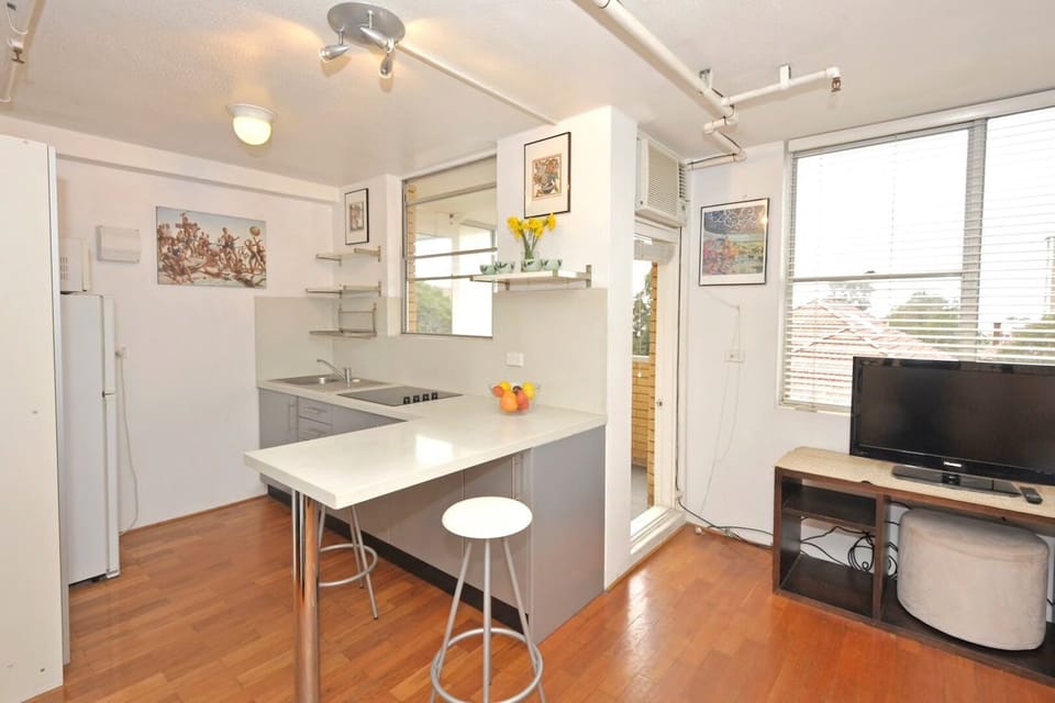 .
Bondi Studio apartment is bathed in sunlight throughout the day.